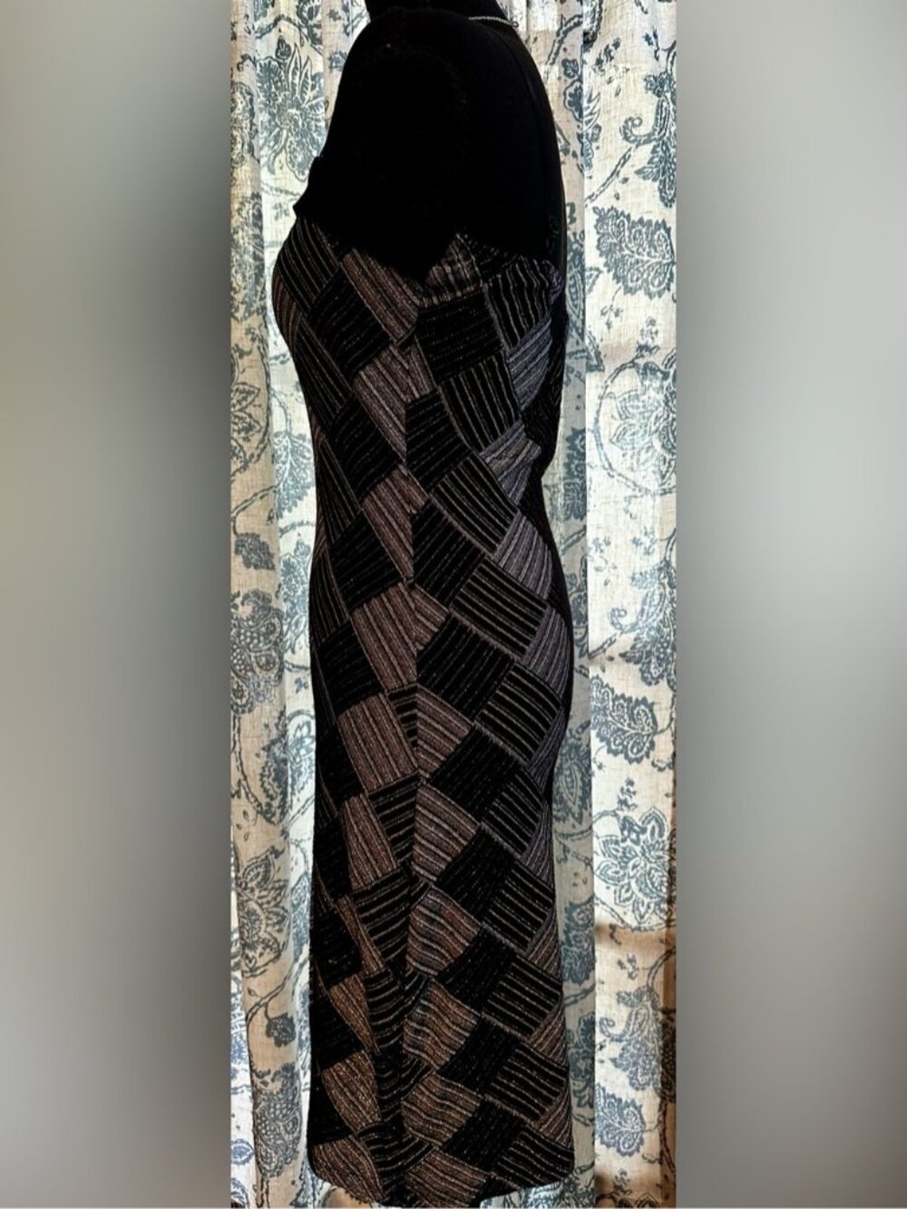 Black & Silver Geometric Midi Dress - Picture 4 of 5